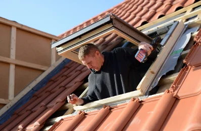 Pose de fenêtres de toit Velux à Plouvorn